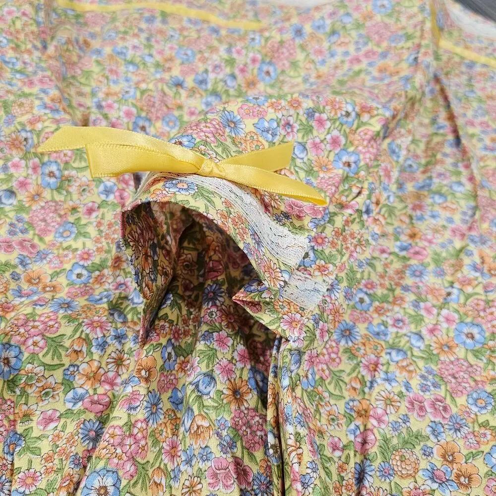 VINTAGE FLORAL WAIST APRON – HANDMADE – LACE TRIM – YELLOW RIBBON – CLEAN